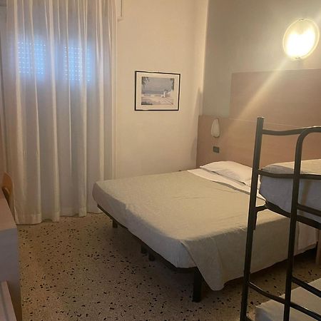 Hotel Veliero Римини Екстериор снимка