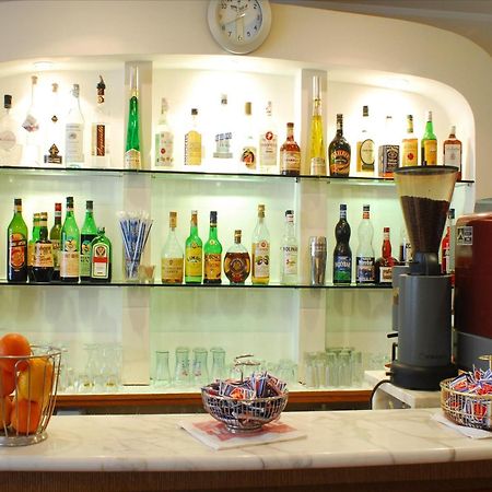 Hotel Veliero Римини Екстериор снимка