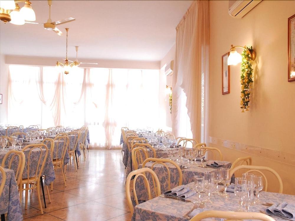 Hotel Veliero Римини Екстериор снимка