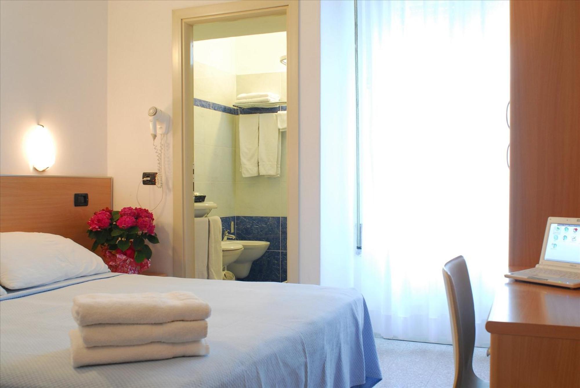 Hotel Veliero Римини Екстериор снимка