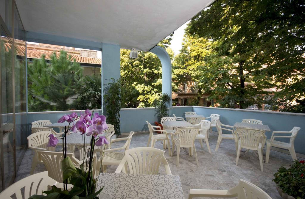 Hotel Veliero Римини Екстериор снимка