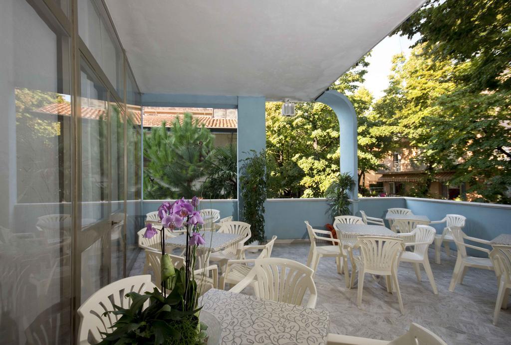 Hotel Veliero Римини Екстериор снимка
