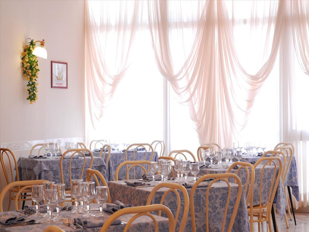 Hotel Veliero Римини Екстериор снимка