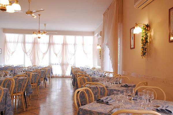 Hotel Veliero Римини Екстериор снимка