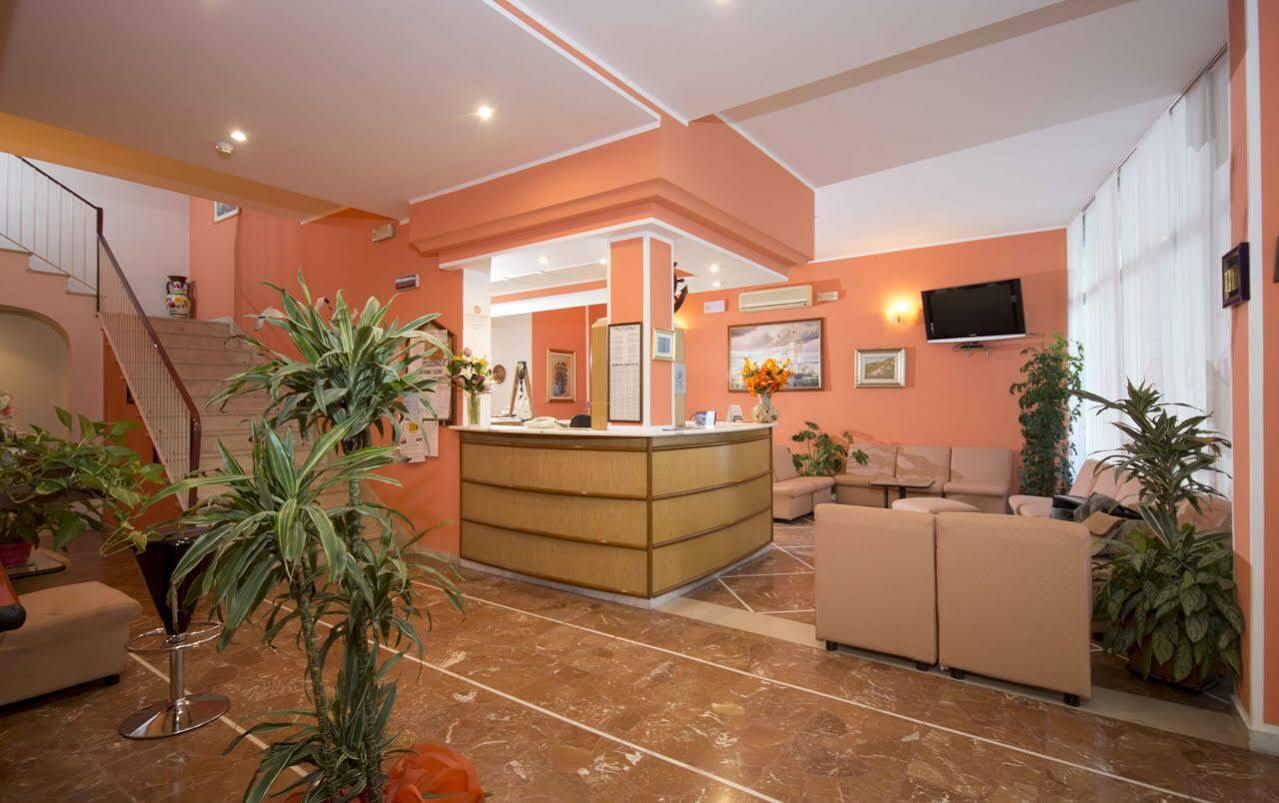 Hotel Veliero Римини Екстериор снимка