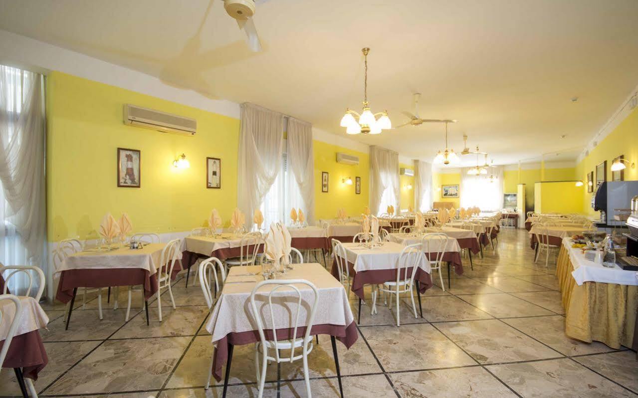 Hotel Veliero Римини Екстериор снимка