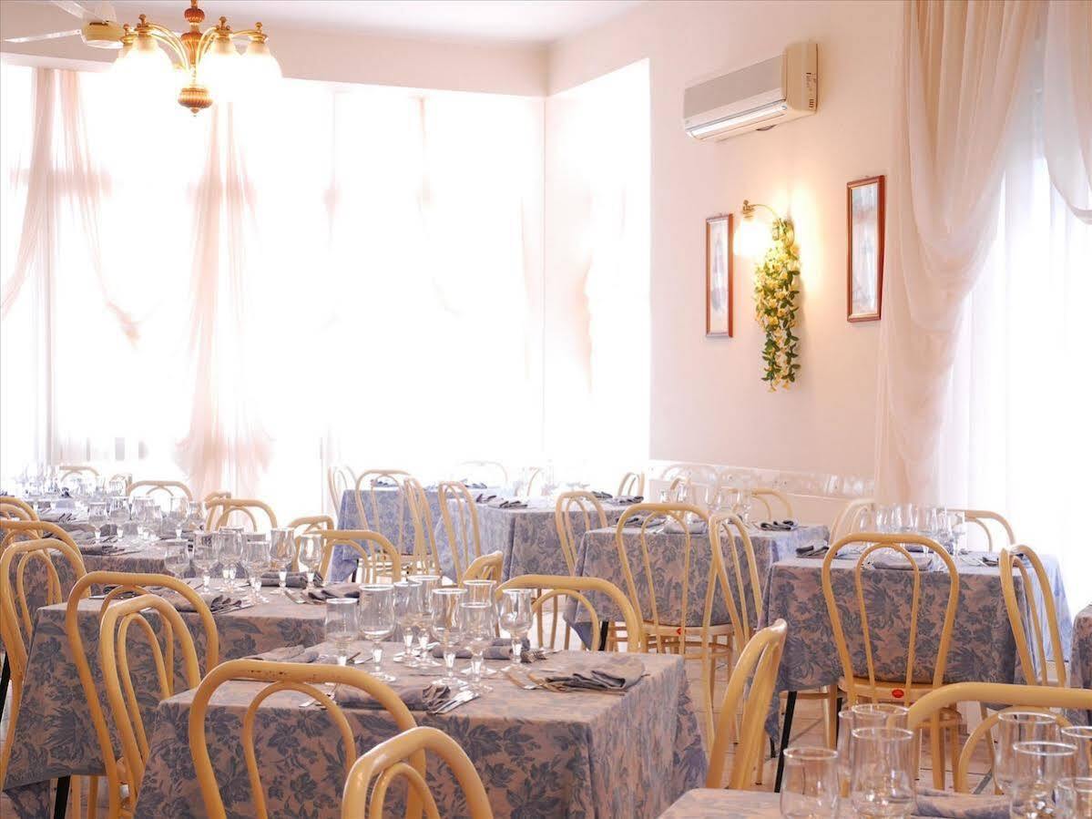 Hotel Veliero Римини Екстериор снимка