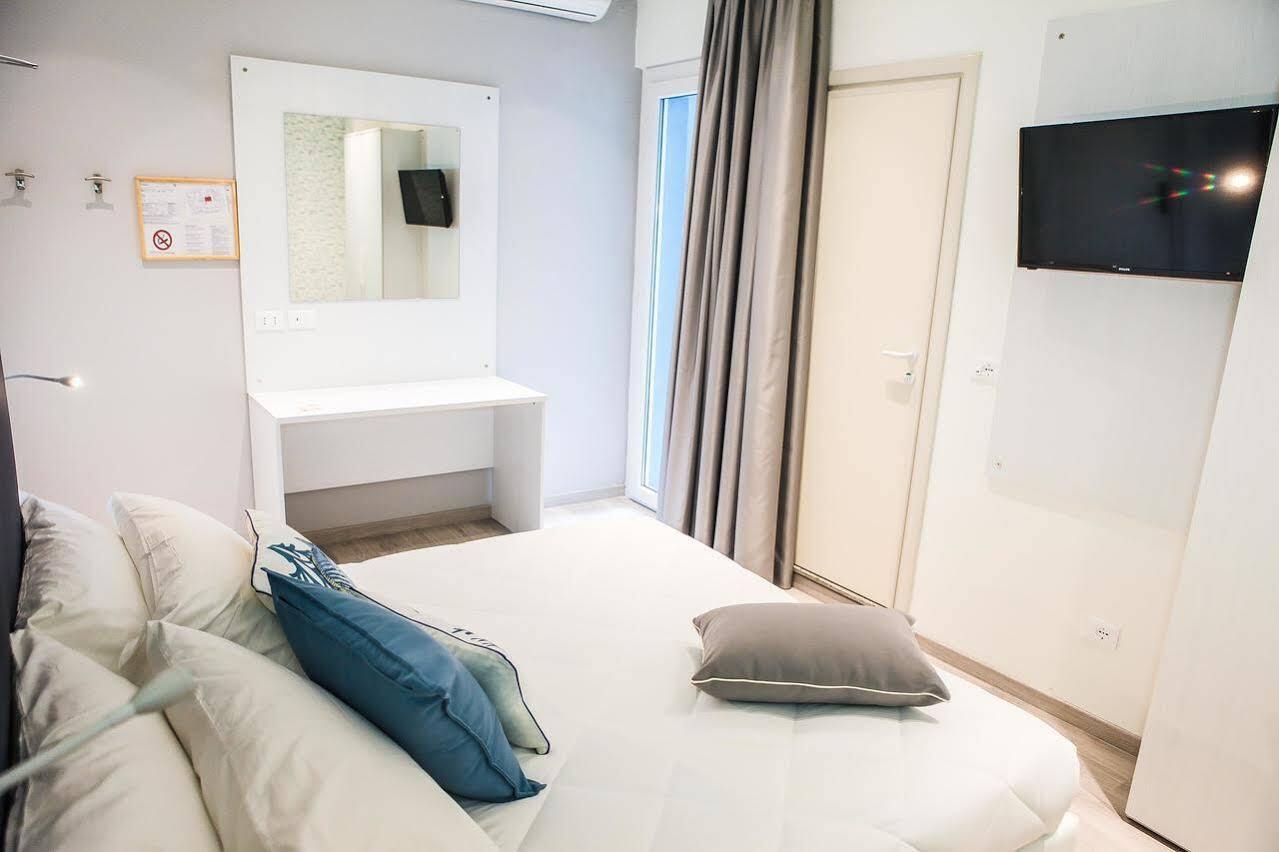 Hotel Veliero Римини Екстериор снимка