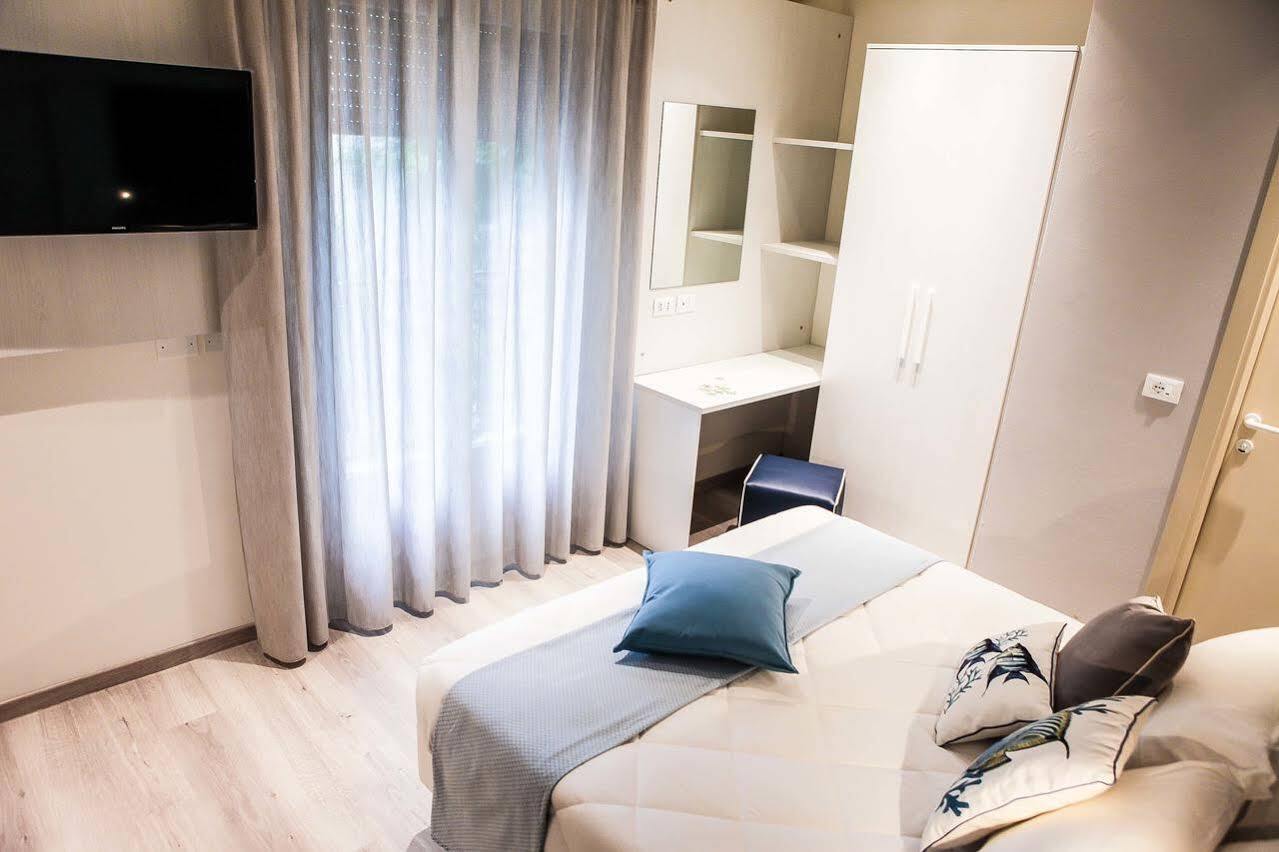 Hotel Veliero Римини Екстериор снимка