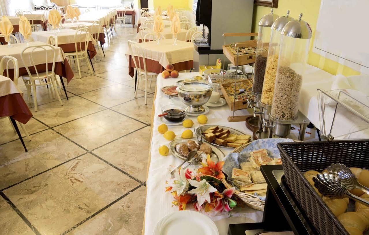 Hotel Veliero Римини Екстериор снимка